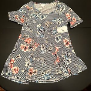 NWT Perfect tee Medium LLR